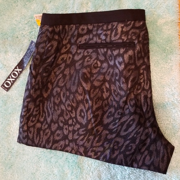 <XOXO> LINED Pattern SHORTS, Black & Silver - Picture 2 of 8